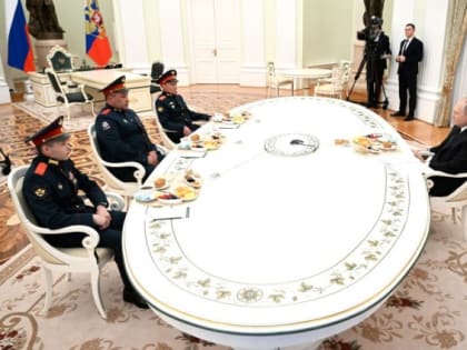 Владимир Путин встретился с героями из Бурятии. Военнослужащие-мотострелки отличились в бою у села Урожайное