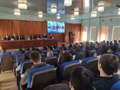 Студентам Бурятии рассказали, как подростков заманивают в наркоторговлю и «промывают мозг» фейками