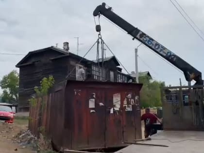 В Улан-Удэ незаконно установленные гаражи увозят на спецстоянку