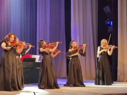 В Улан-Удэ состоялся концерт государственного ансамбля скрипачей «Виртуозы Якутии»