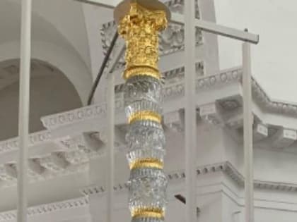 Освятили первую хрустальную колонну для иконостаса в приграничном городе Бурятии