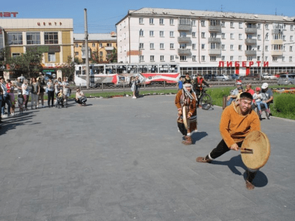 Эвены Камчатки дали в Бурятии мастер-классы по игре на бубне