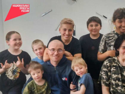 В многодетной семье Стрепуниных семеро детей, пятеро из них - приемные