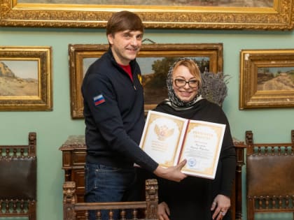 Сергей Кравцов вручил почетные грамоты псковским учителям