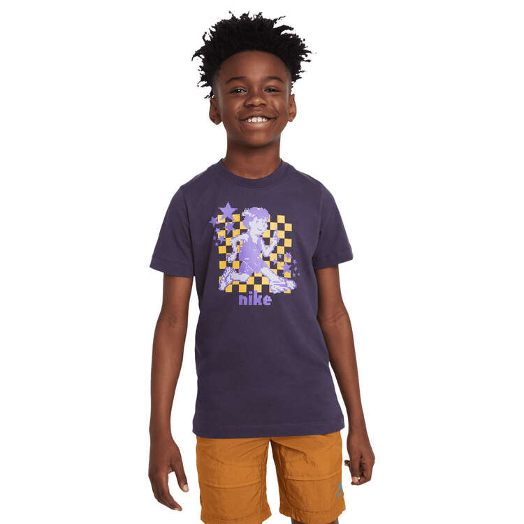 Nike Kids Sportwear Club Seasonal Tee Background Image