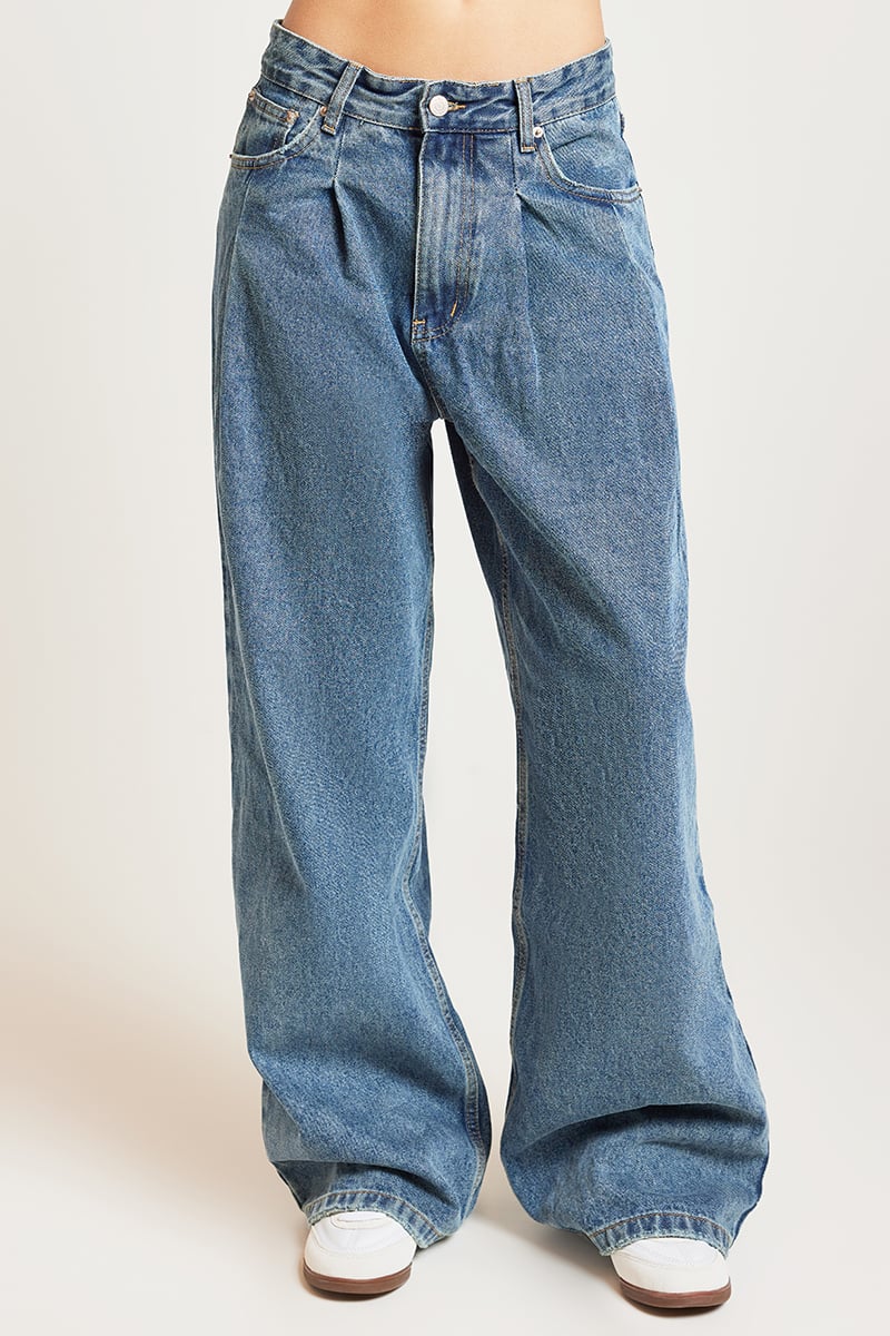 bayse Taylor Mid Rise Baggy Jean Background Image