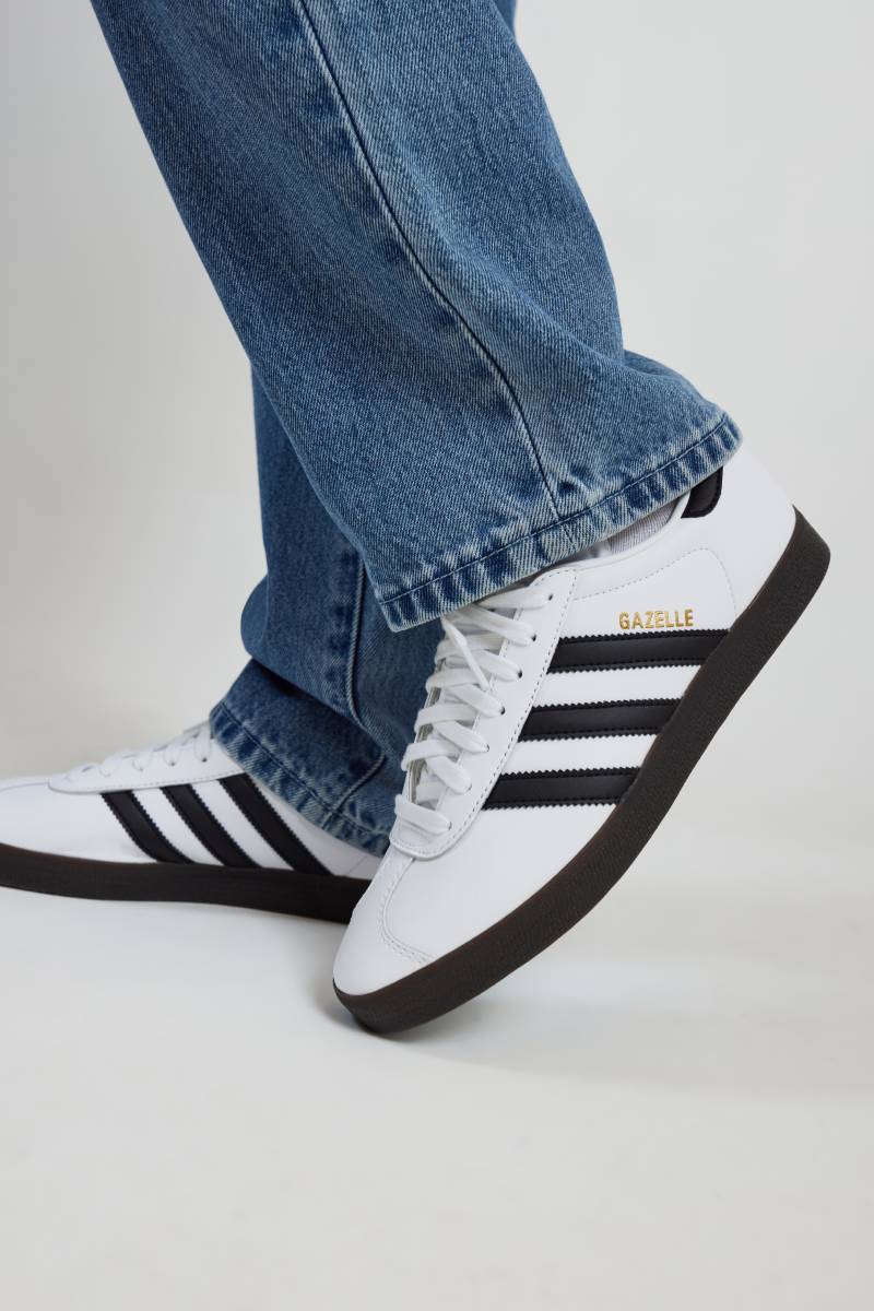 adidas Originals Gazelle Background Image