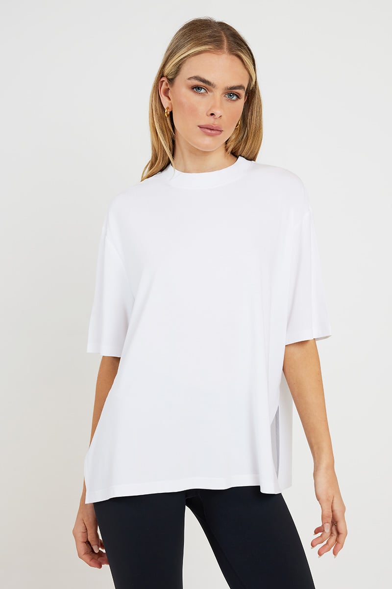 Stylerunner Virtual Side Split Tee Background Image