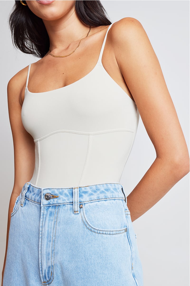 Stylerunner Form Corset Cami Bodysuit Background Image