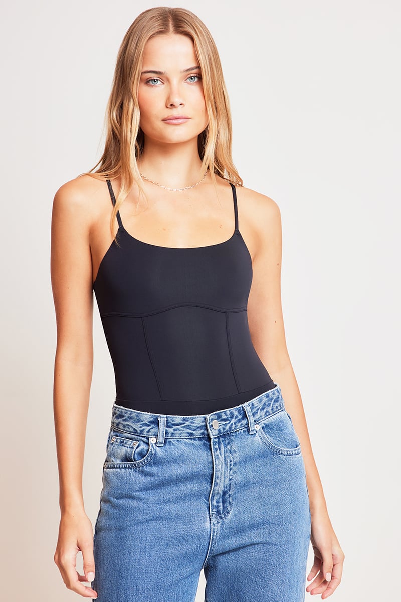 Stylerunner Form Corset Cami Bodysuit Background Image