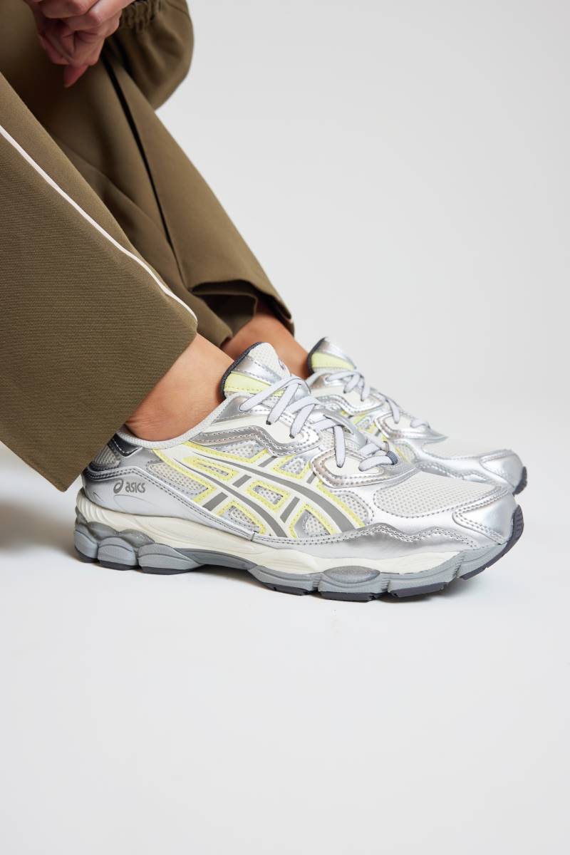 Asics Emmi x Gel-NYC Background Image