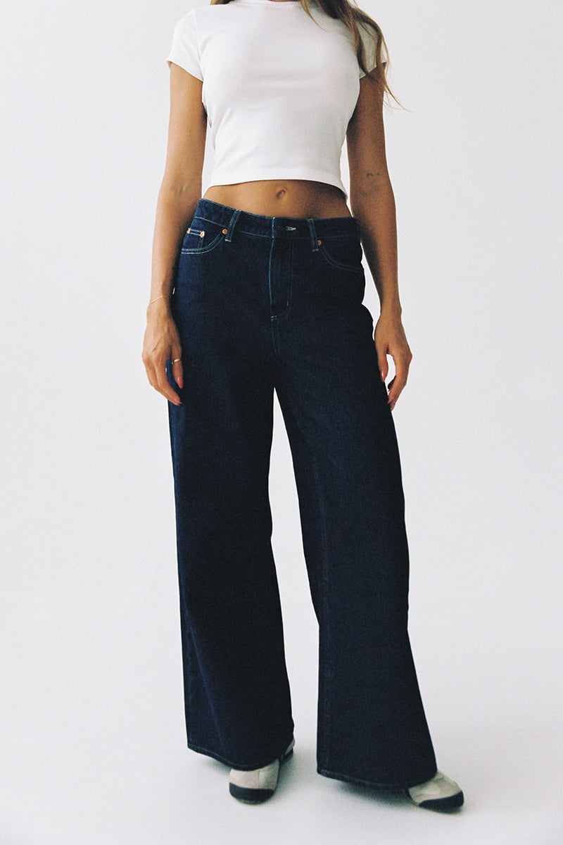 Lee Signature Relaxed Wide Jean Background Image