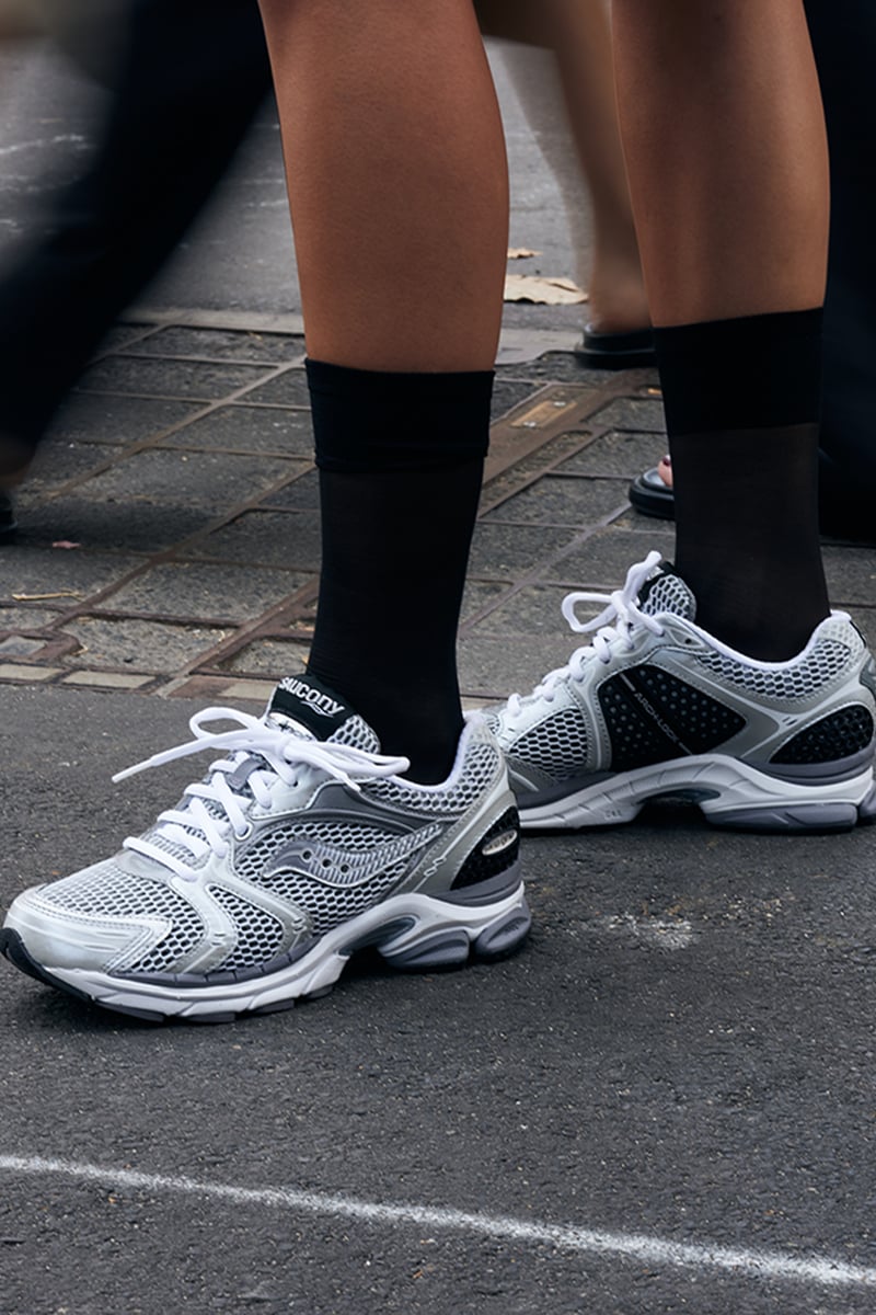 SAUCONY Progrid Triumph 4 Background Image
