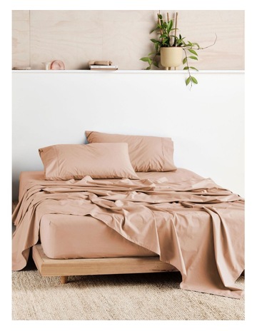 300 Thread Count Vienna Sheeting in Clay Background Image