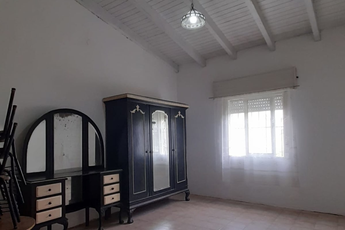 Hermosa Casa de 3 Dormitorios con Amplio Jardín y Cochera – Barrio San Isidro