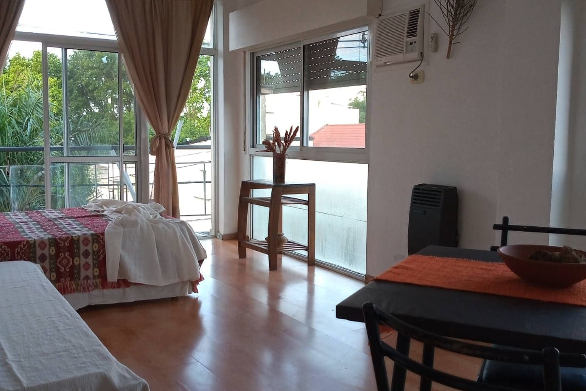 Monoambiente en Venta – Colón, Entre Ríos ¡Luminosidad, confort y excelente ubicación!