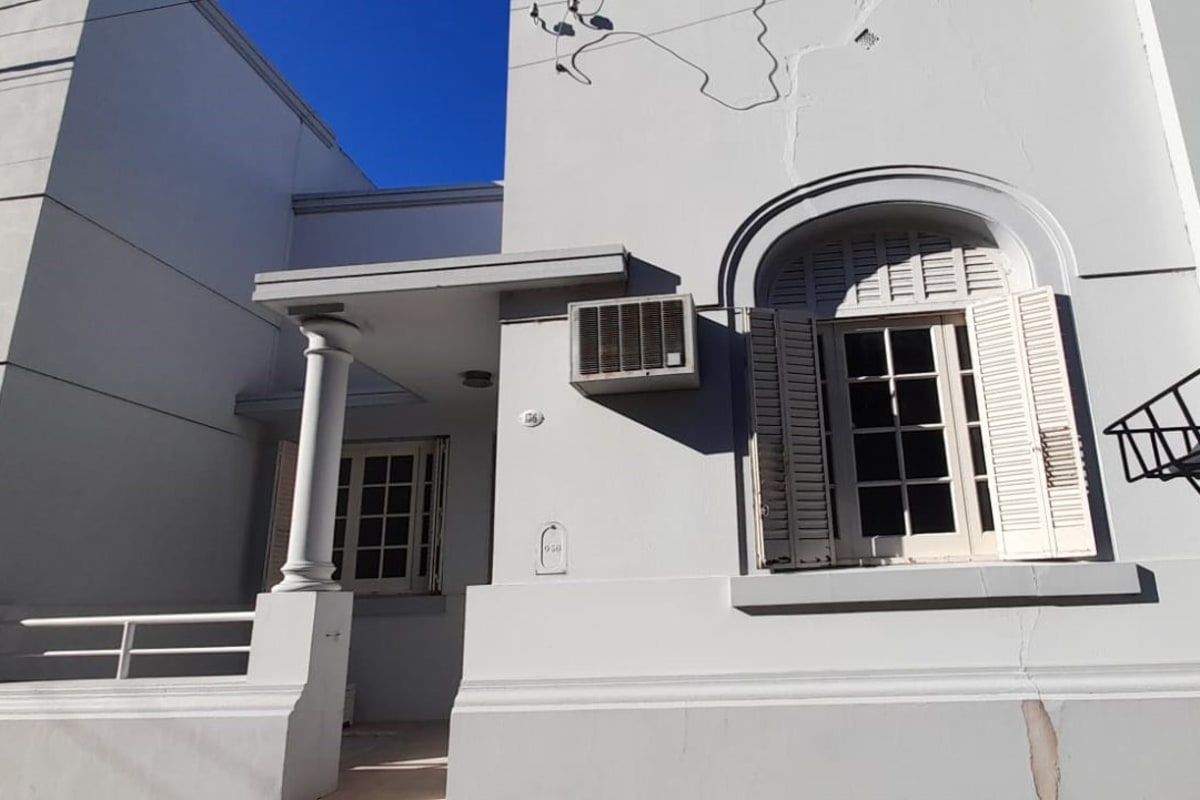 Hermosa Casa en Alquiler en Ubicación Privilegiada! Sólida, Amplia y Luminosa