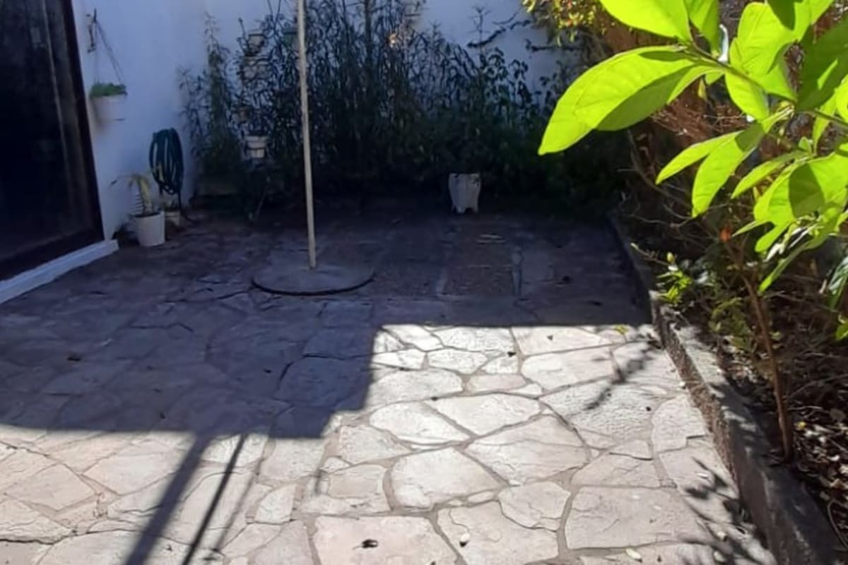 Hermosa Casa en Alquiler en Ubicación Privilegiada! Sólida, Amplia y Luminosa