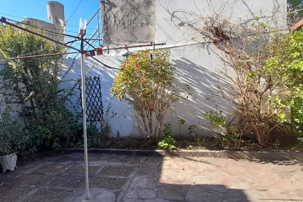 Hermosa Casa en Alquiler en Ubicación Privilegiada! Sólida, Amplia y Luminosa