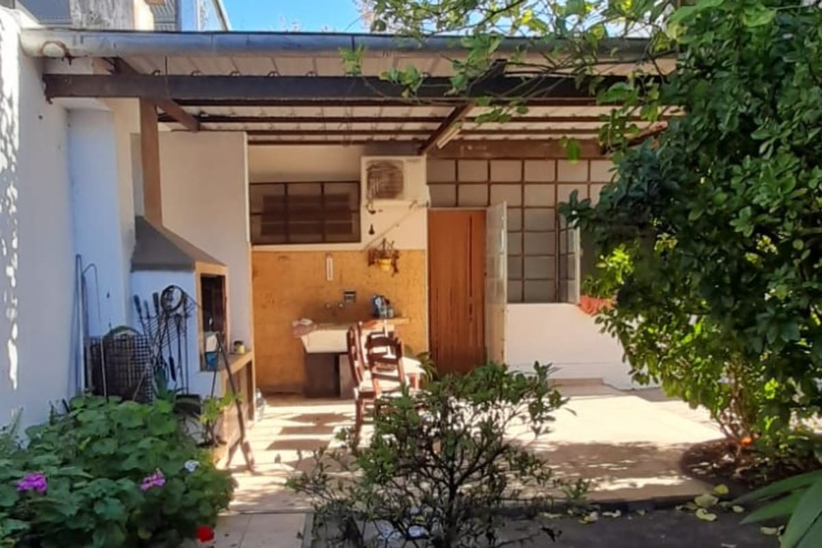 Hermosa Casa en Alquiler en Ubicación Privilegiada! Sólida, Amplia y Luminosa