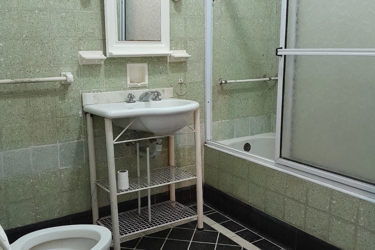 Hermosa Casa en Alquiler en Ubicación Privilegiada! Sólida, Amplia y Luminosa