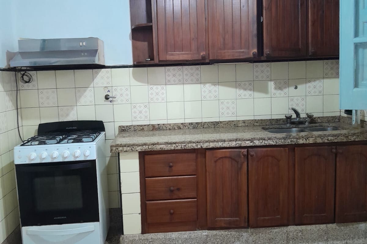 Hermosa Casa en Alquiler en Ubicación Privilegiada! Sólida, Amplia y Luminosa