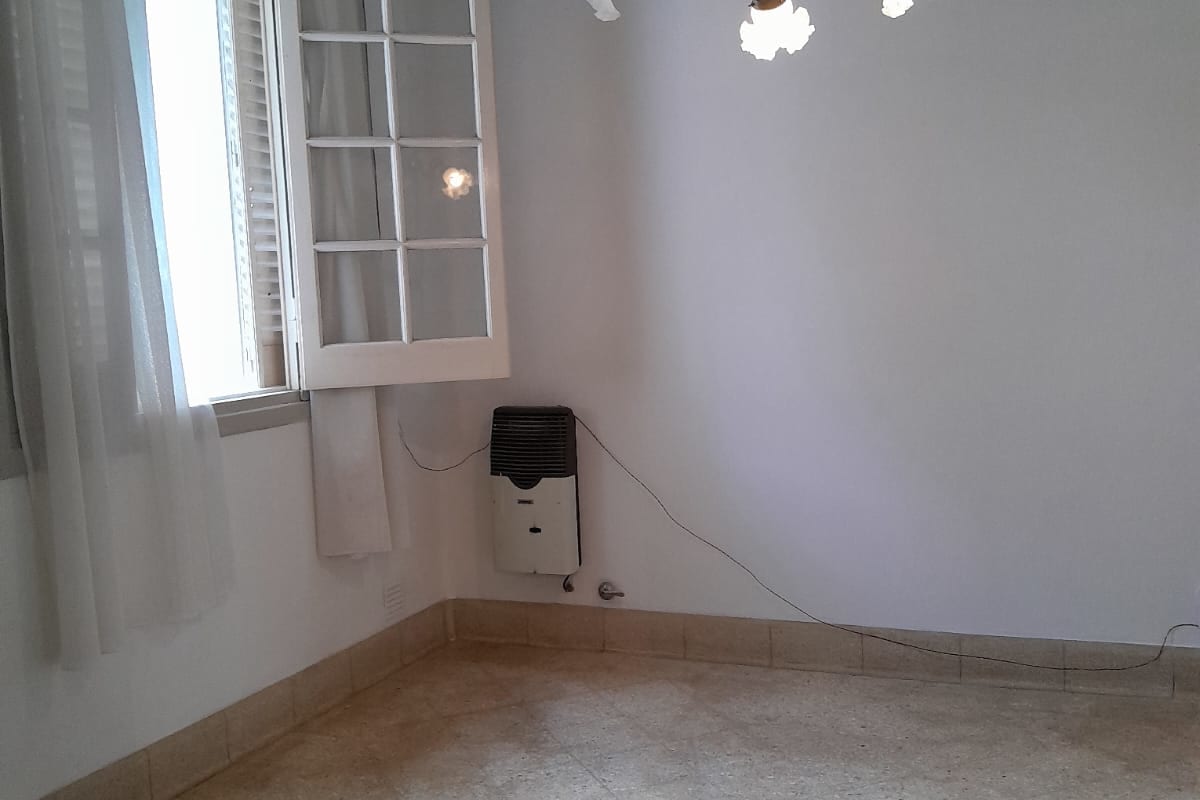 Hermosa Casa en Alquiler en Ubicación Privilegiada! Sólida, Amplia y Luminosa