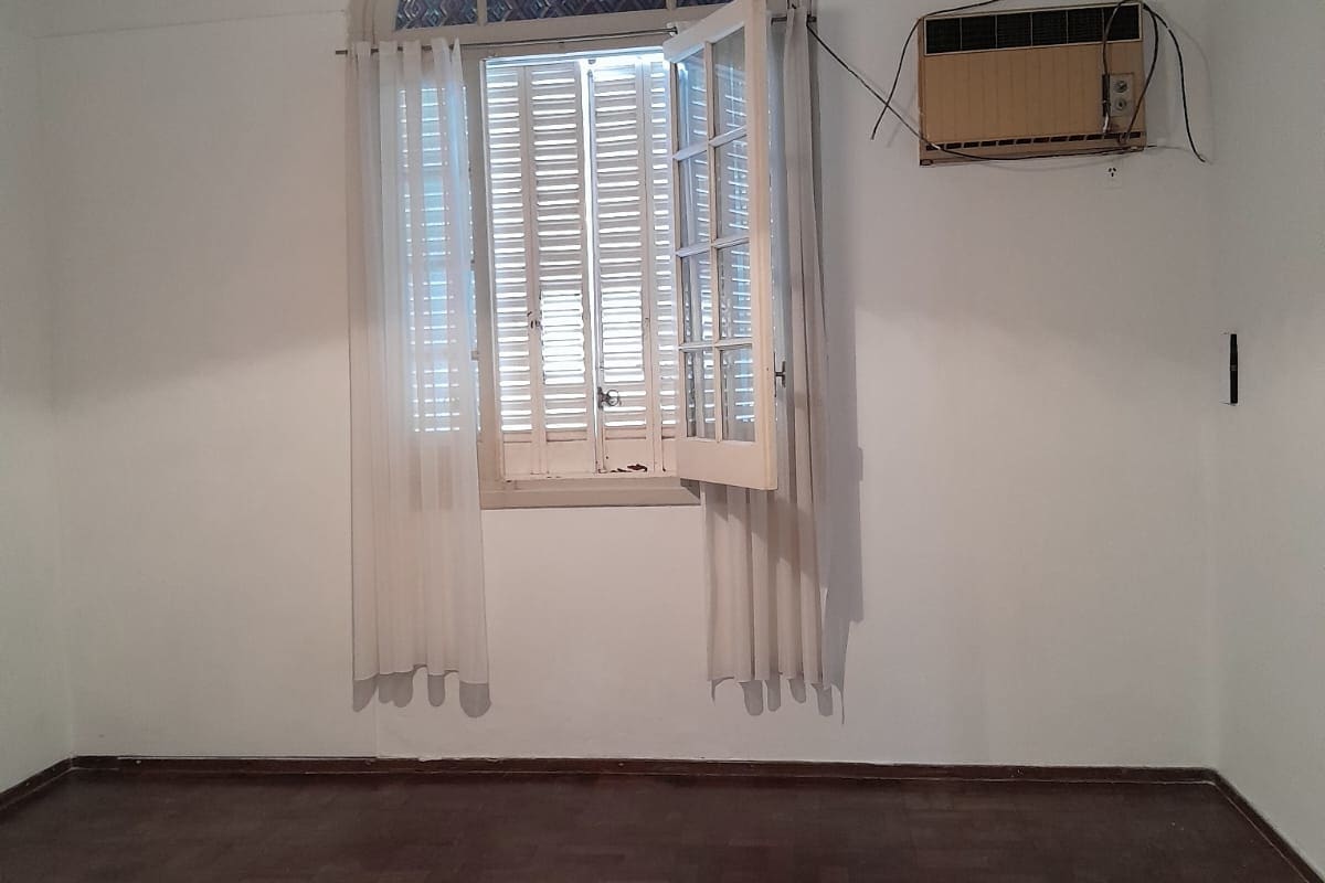 Hermosa Casa en Alquiler en Ubicación Privilegiada! Sólida, Amplia y Luminosa