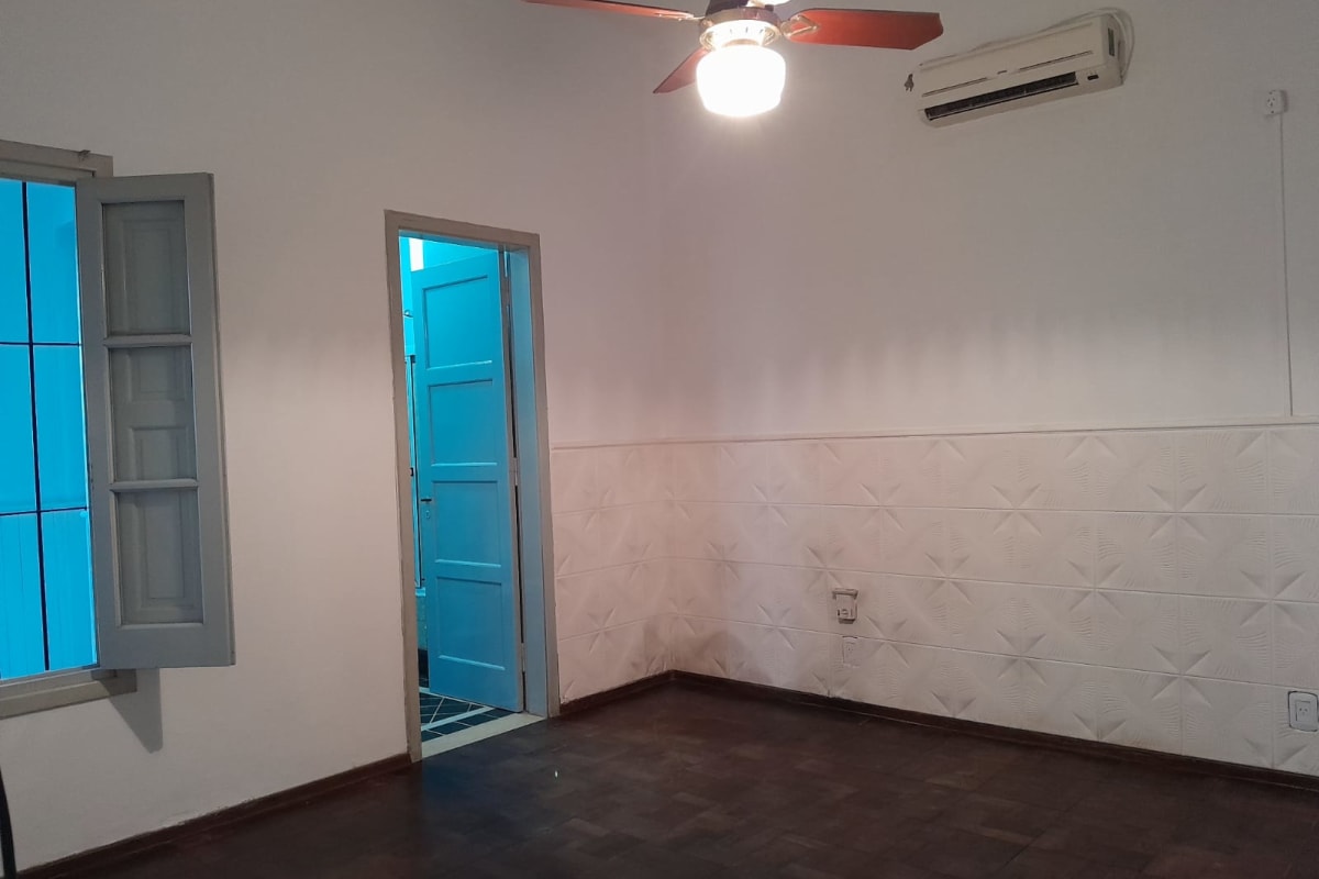 Hermosa Casa en Alquiler en Ubicación Privilegiada! Sólida, Amplia y Luminosa