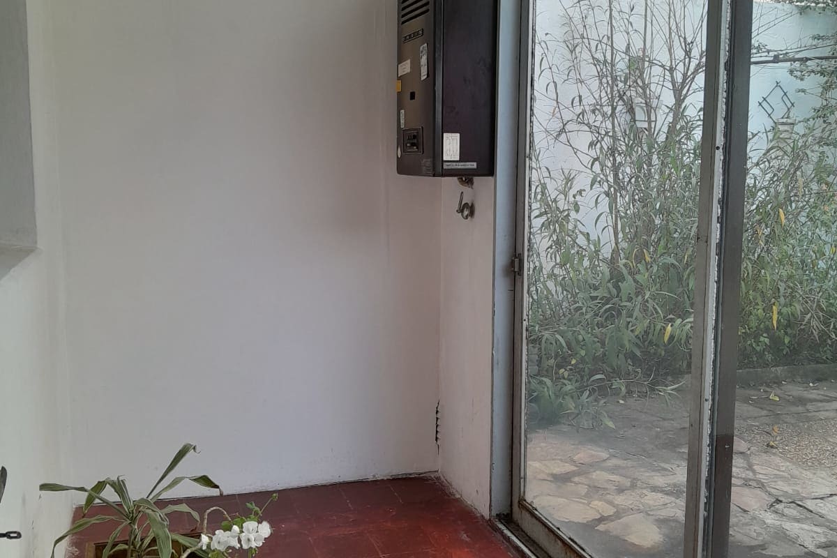Hermosa Casa en Alquiler en Ubicación Privilegiada! Sólida, Amplia y Luminosa