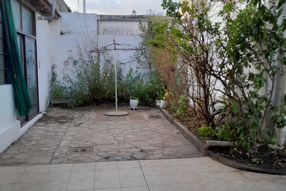 Hermosa Casa en Alquiler en Ubicación Privilegiada! Sólida, Amplia y Luminosa