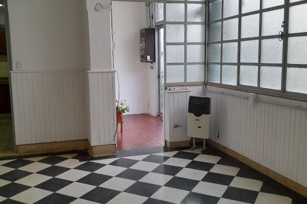 Hermosa Casa en Alquiler en Ubicación Privilegiada! Sólida, Amplia y Luminosa