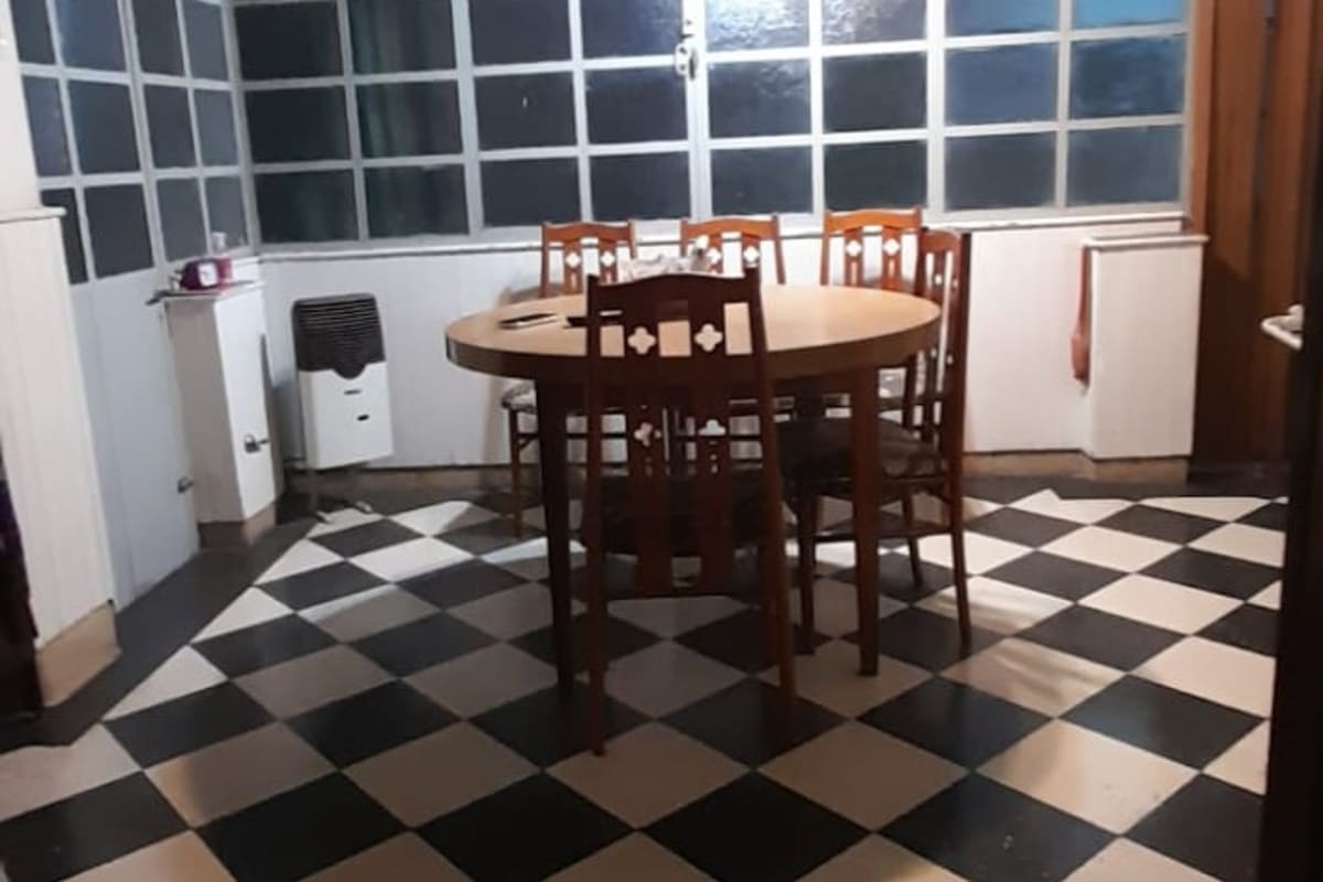 Hermosa Casa en Alquiler en Ubicación Privilegiada! Sólida, Amplia y Luminosa