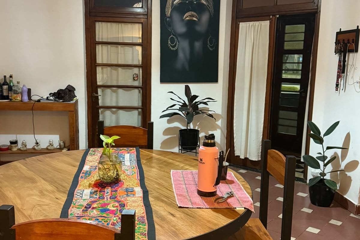 Casa en esquina en Puerto Nuevo: confort, estilo y ubicación estratégica