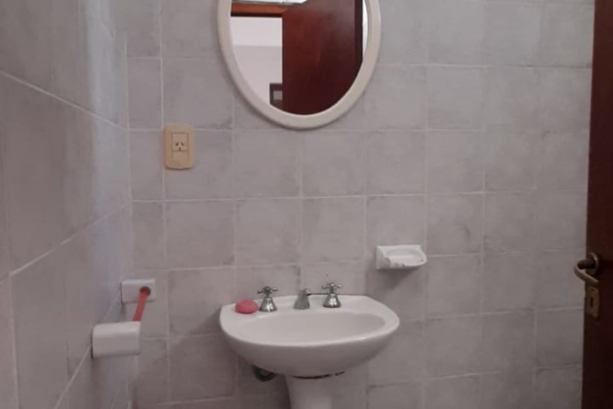 Casa en esquina en Puerto Nuevo: confort, estilo y ubicación estratégica