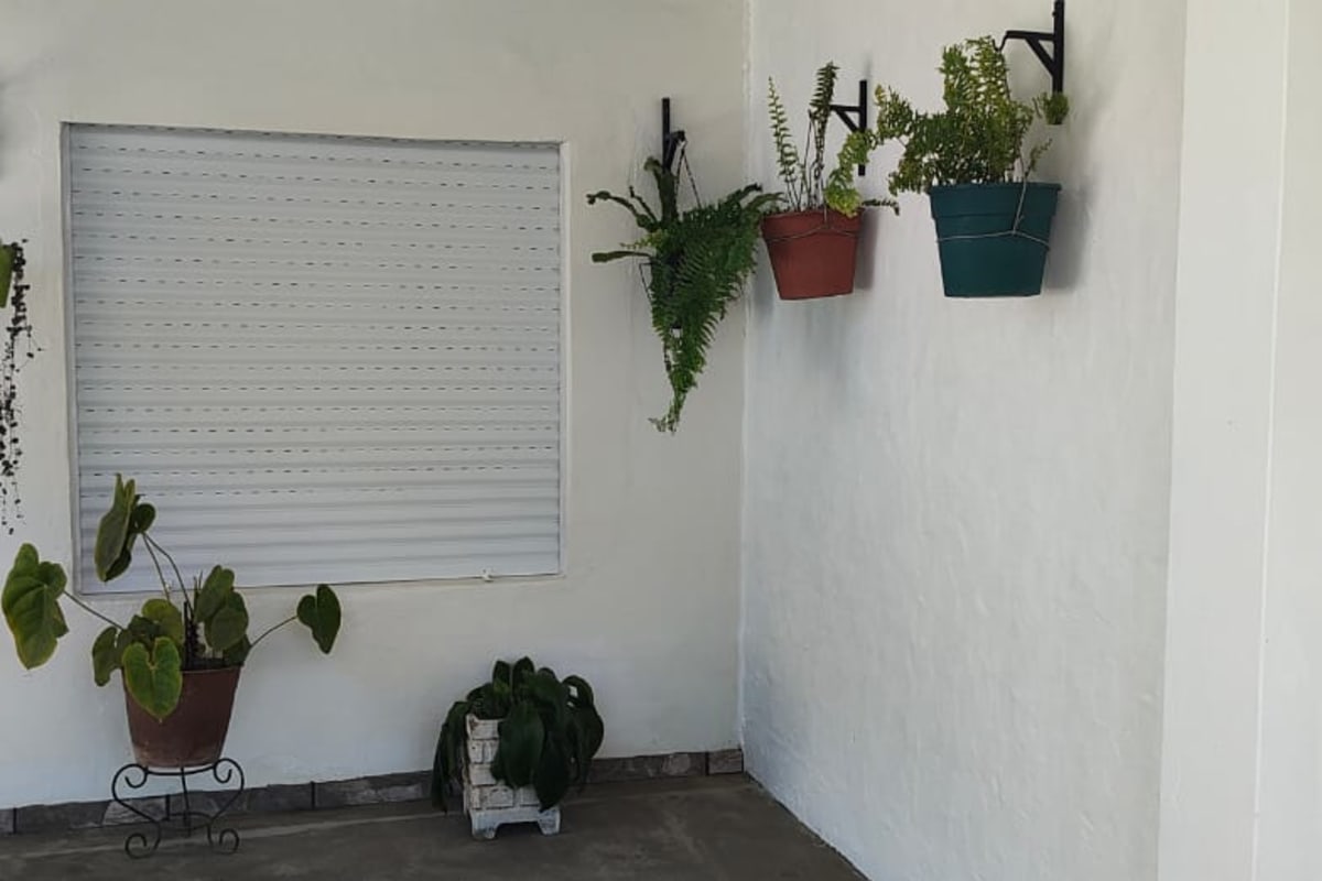 Hermosa Casa de 3 Dormitorios con Amplio Jardín y Cochera – Barrio San Isidro