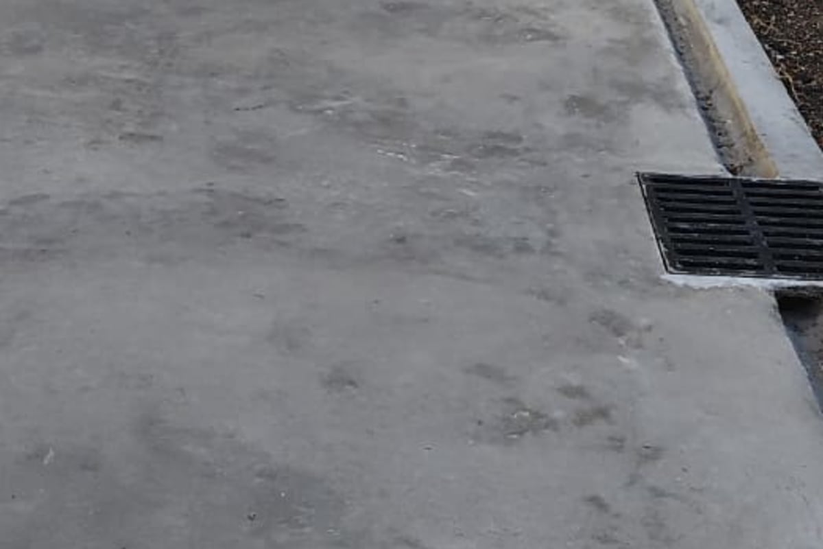 Hermosa Casa de 3 Dormitorios con Amplio Jardín y Cochera – Barrio San Isidro