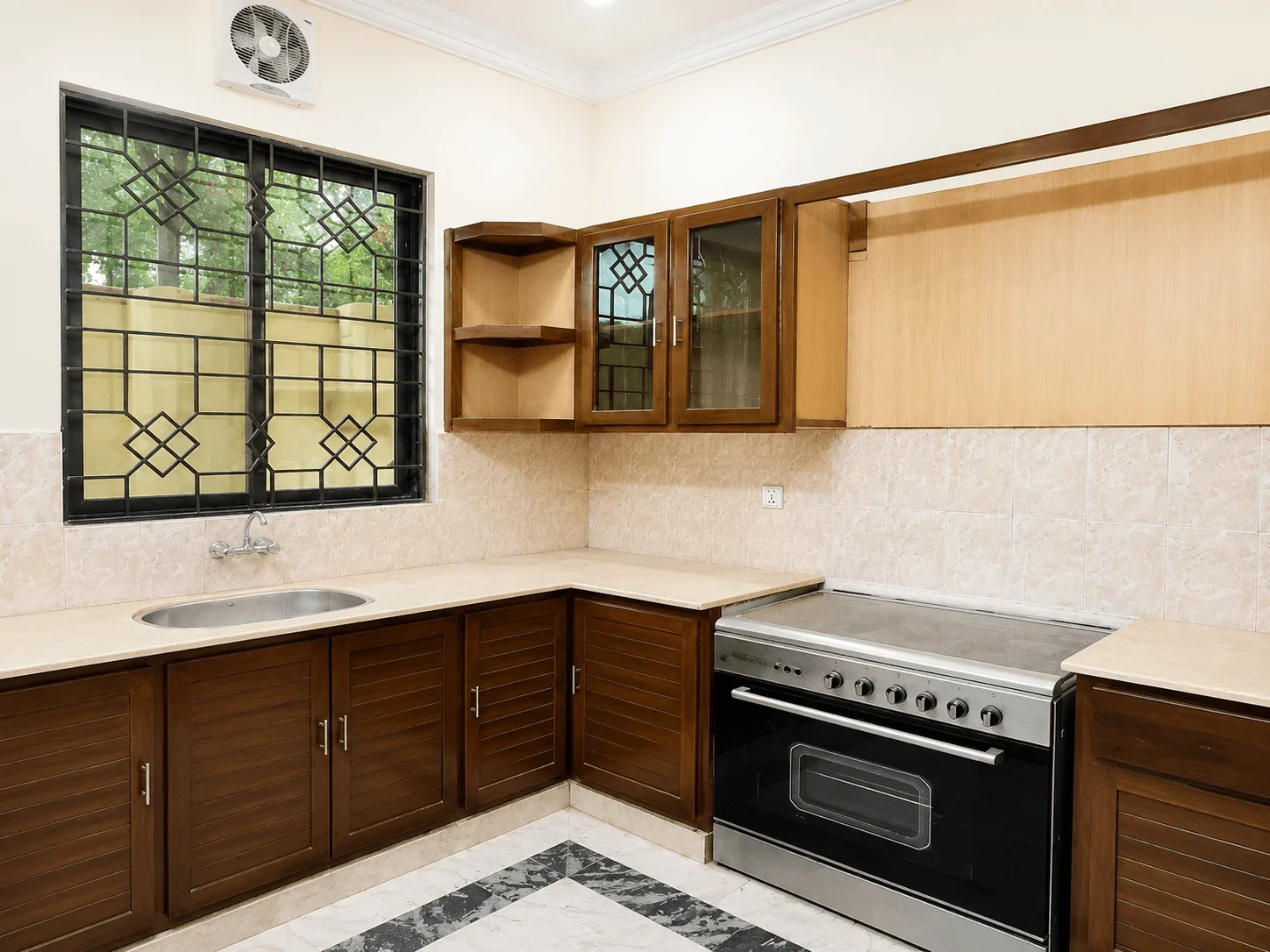 4 Marla House for Sale in G-11/2 Islamabad - Urgent house for Sale