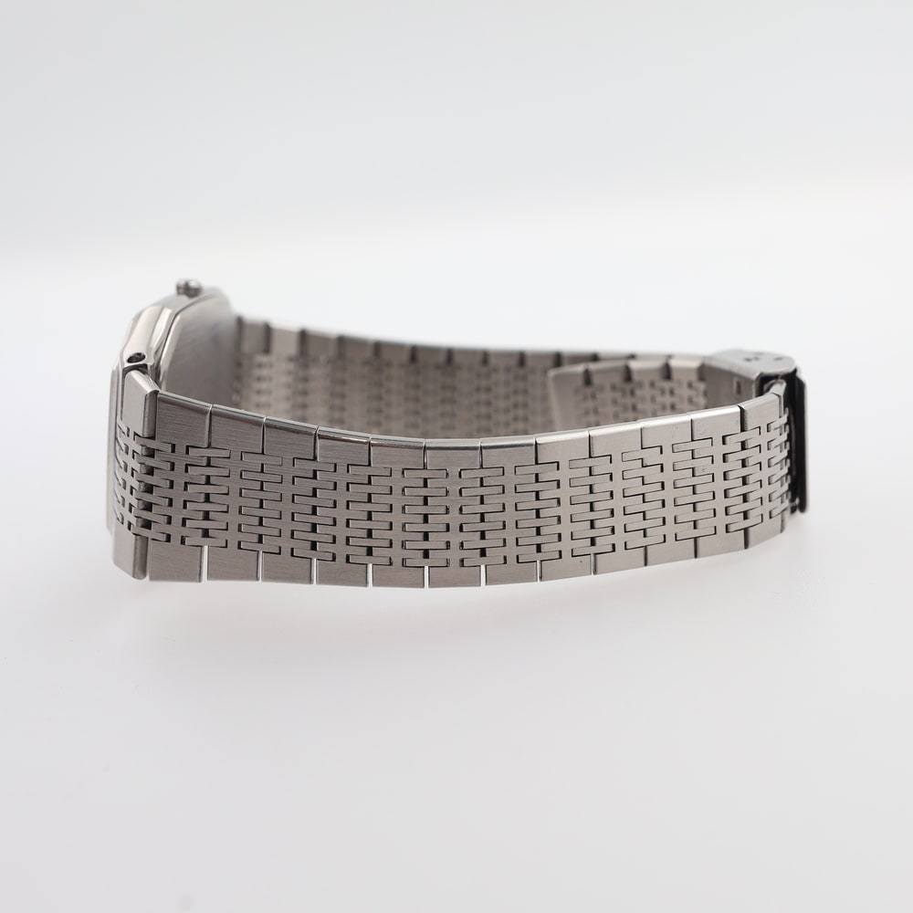 Seiko Quartz watch view 5