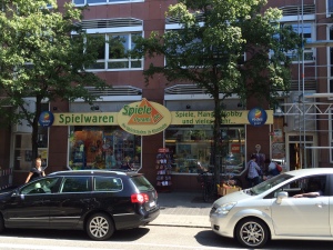 Spiele-Pyramide遠景