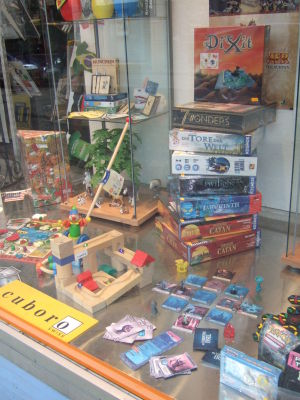 Spiele-pyramide 表のショーケース