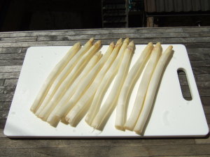 アスパラガス、削ったところ