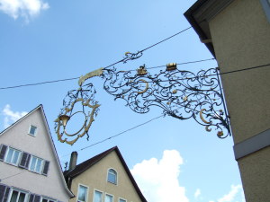 カルフの看板、ホルン