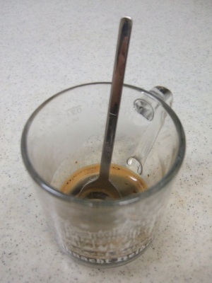 少量のお湯で溶かす