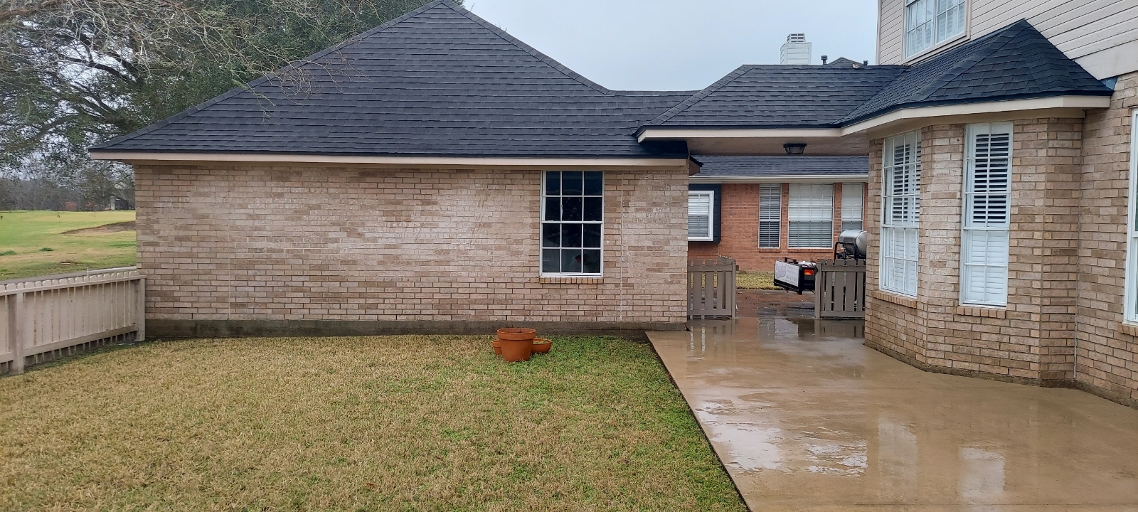 Professional pressure washing service in Victoria, TX