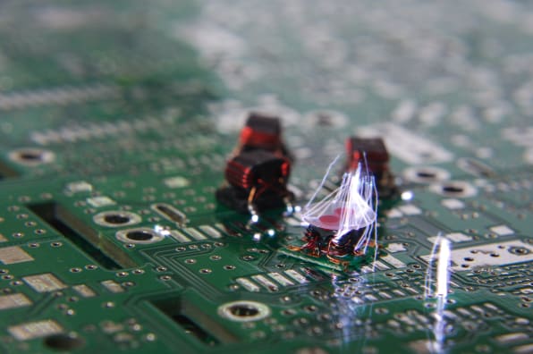 Vacuum sealing electronics components | Henkelman