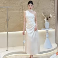 Váy lụa dáng dài tà chéo cổ sang trọng cho nữ đi tiệc tại Đà Nẵng size M