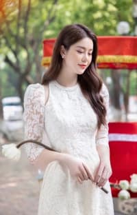 Áo dài trắng khoét cổ lộ vai thon 4 tà đi tiệc tại Đà Nẵng size M