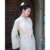 Áo dài trắng vải thêu 4 tà truyền thống đi tiệc tại Đà Nẵng size M
