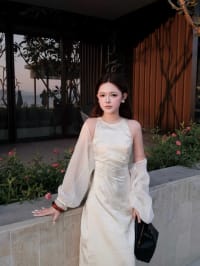 Váy lụa kèm choàng màu kem dáng dài cổ yếm Cát An đi tiệc tại Đà Nẵng size M